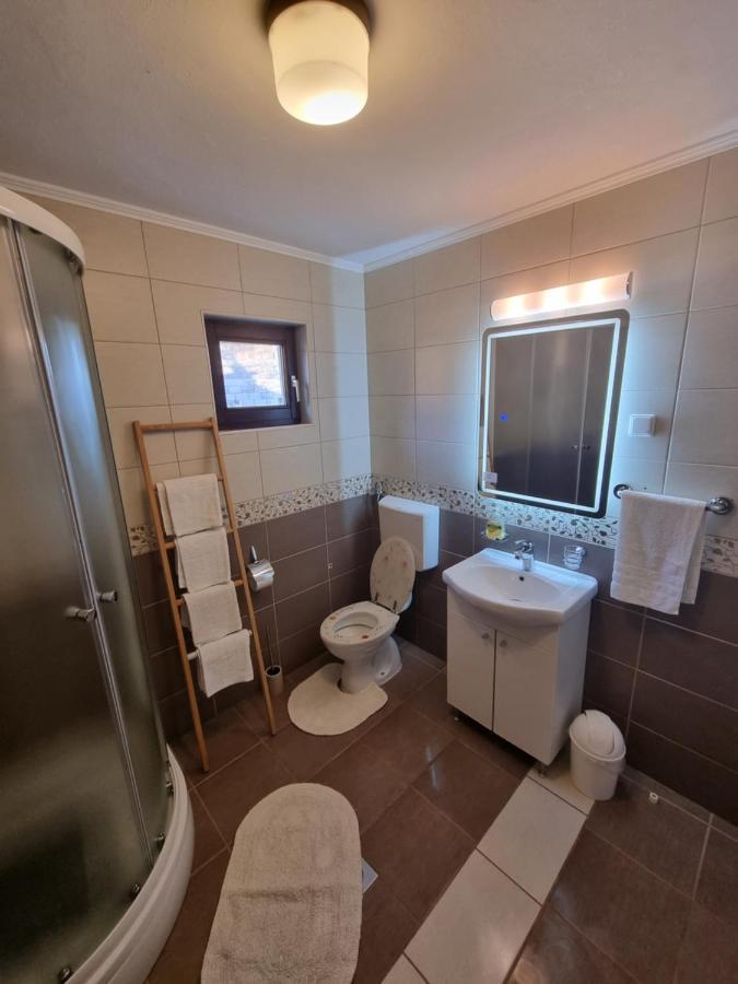 Apartments Luka Rakovica Exteriör bild
