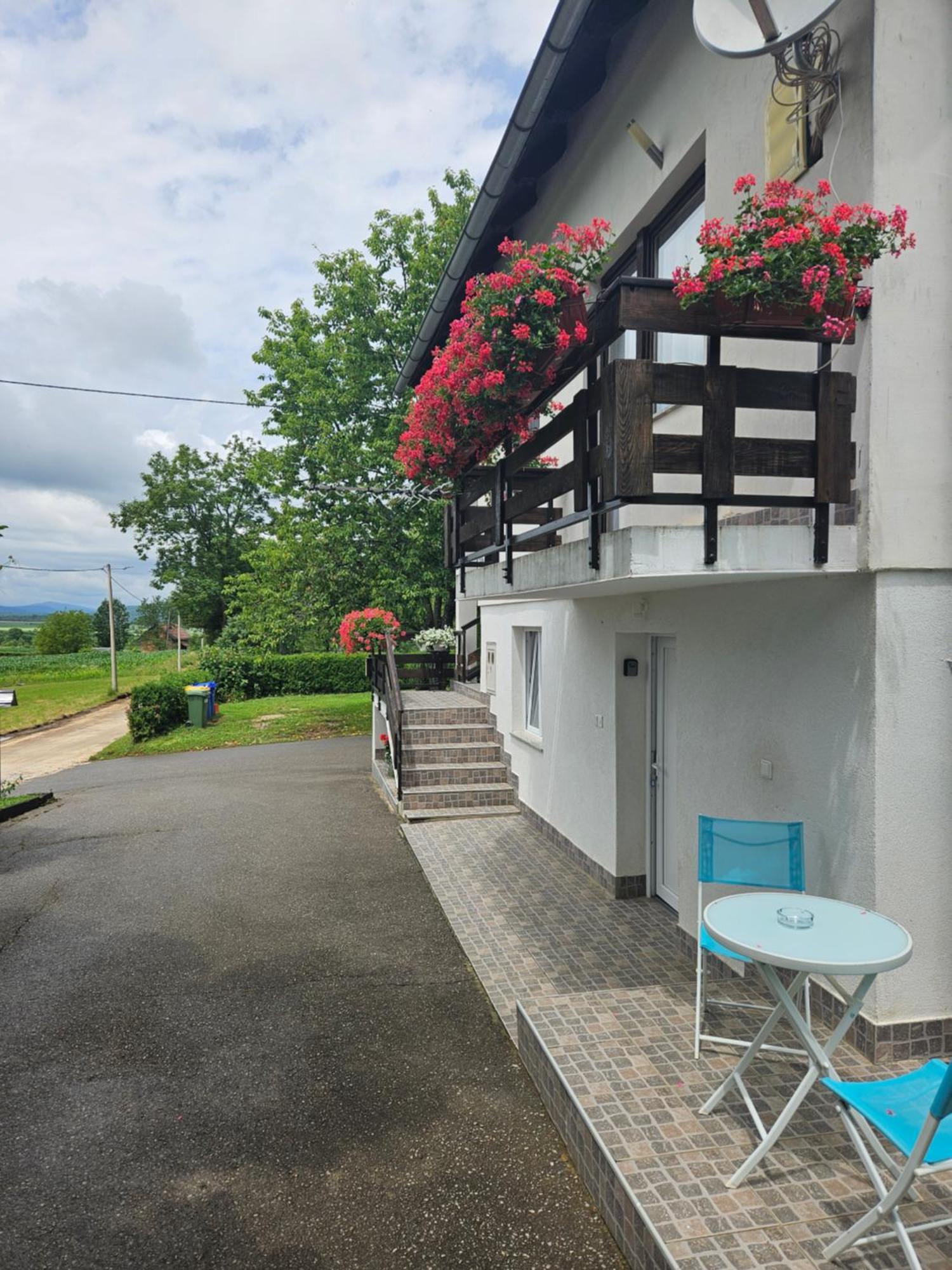 Apartments Luka Rakovica Exteriör bild